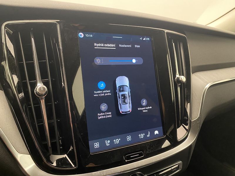 Volvo V60 T6 AWD RECHARGE DARK PLUS CZ - fotka 39 z 49