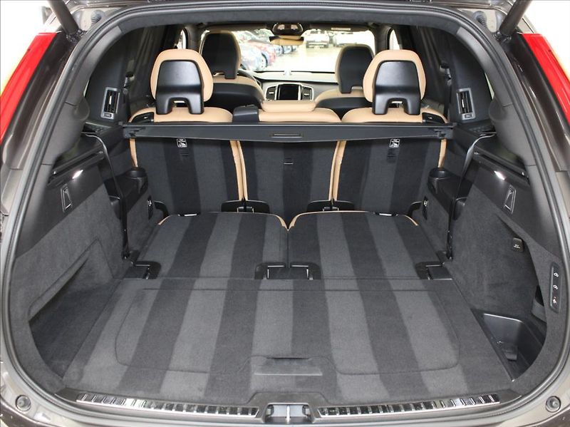 Volvo XC90 2,0 T8 Ultimate B&W Vzduch ČR - fotka 22 z 28