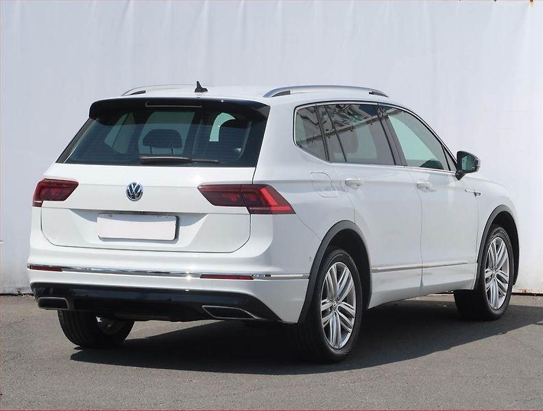 Volkswagen Tiguan Allspace (2020) R-Line 2.0 TDI, DSG,4X4 - fotka 5 z 26