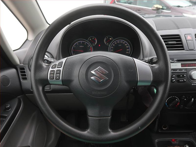 Suzuki SX4 (2011) 1.5 VVT, LPG - fotka 13 z 13