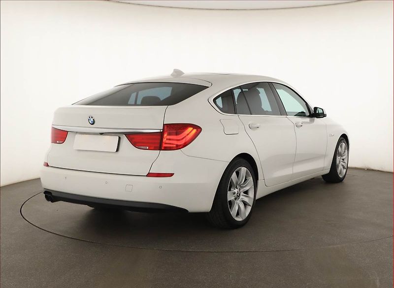 BMW Řada 5 (2012) 530d GT, Automat, Navi, Xenony - fotka 5 z 20