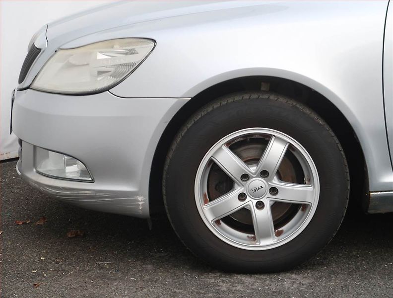Škoda Octavia (2009) Ambiente 1.9 TDI, Serv.kniha - fotka 14 z 18