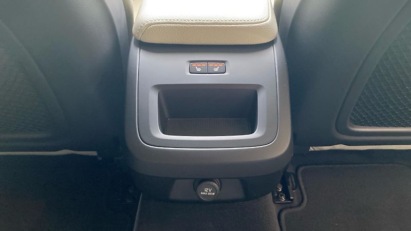 Volvo V60 INSCRIPTION, T4 FWD Drive-E, 1 - fotka 22 z 32