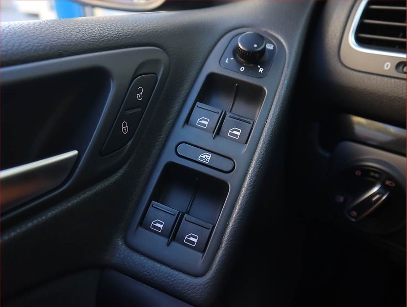 Volkswagen Golf (2009) 1.4 TSI, Tempomat - fotka 13 z 18