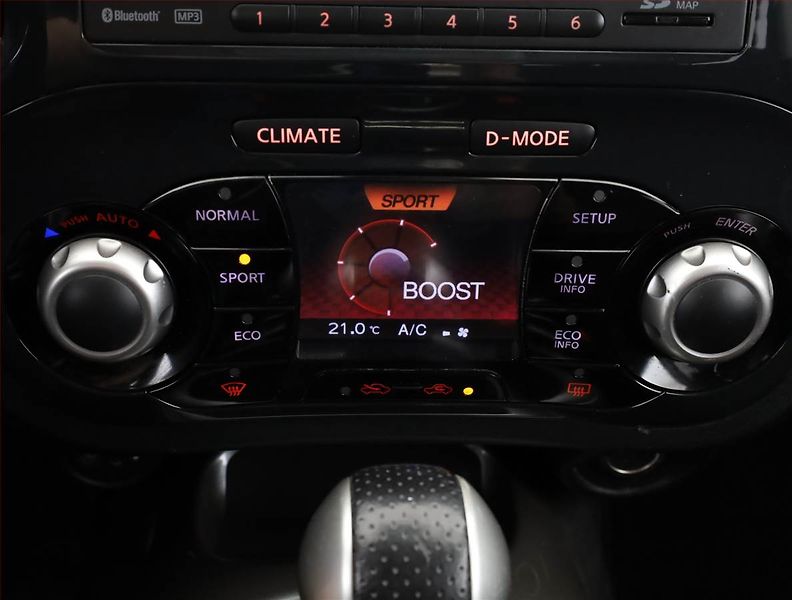 Nissan Juke (2011) 1.6 DIG-T, 4X4, Automat - fotka 12 z 17