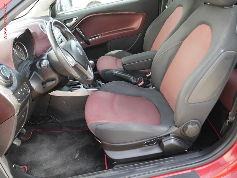 Alfa Romeo MiTo (2012) 1.4i, ČR, Klima - fotka 8 z 15