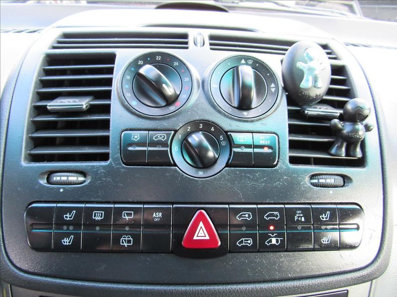 Mercedes-Benz Viano 3,0 CDi V6 150kW - fotka 14 z 30