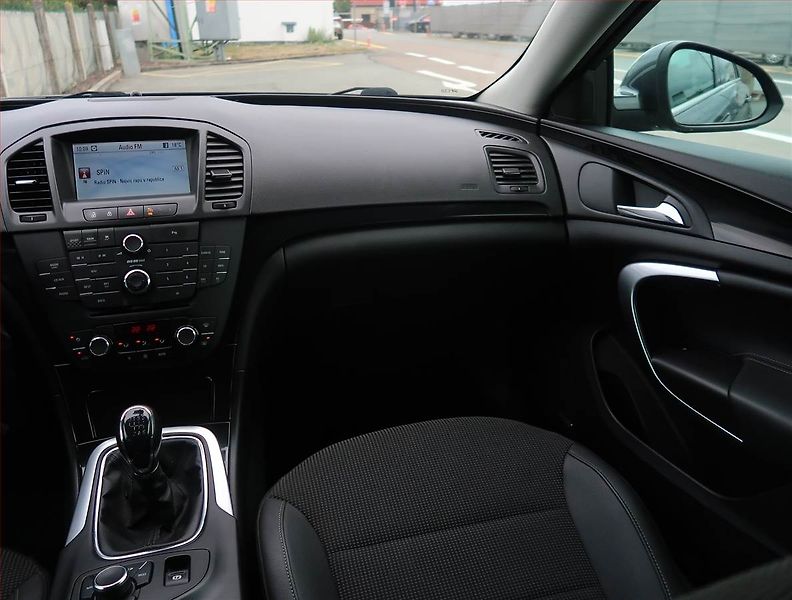 Opel Insignia (2011) 2.0 CDTI, 4X4, Serv.kniha - fotka 8 z 19