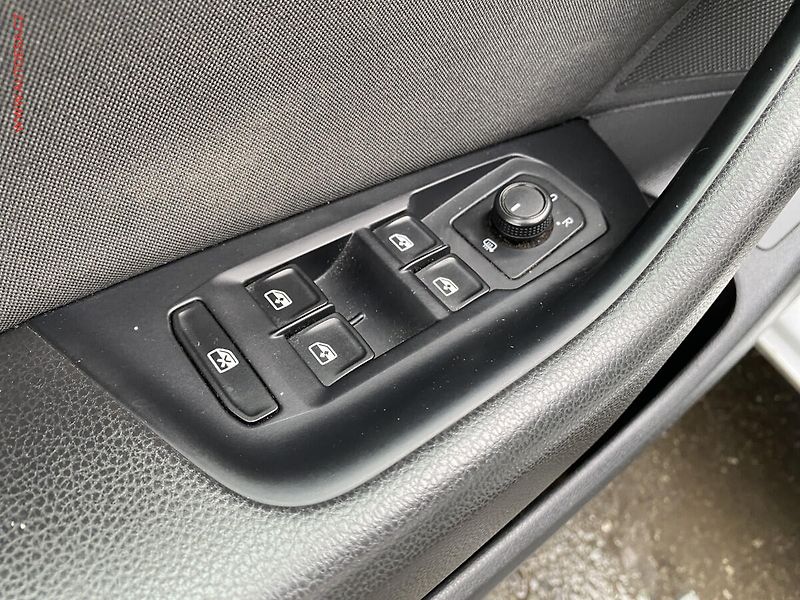 Volkswagen Passat (2015) 2.0 TDi, Comfortline, navi - fotka 13 z 18
