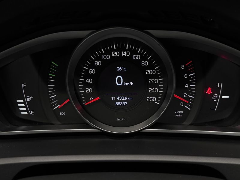 Volvo V40 T2 KINETIC CZ 1.maj REZERVACE - fotka 15 z 40