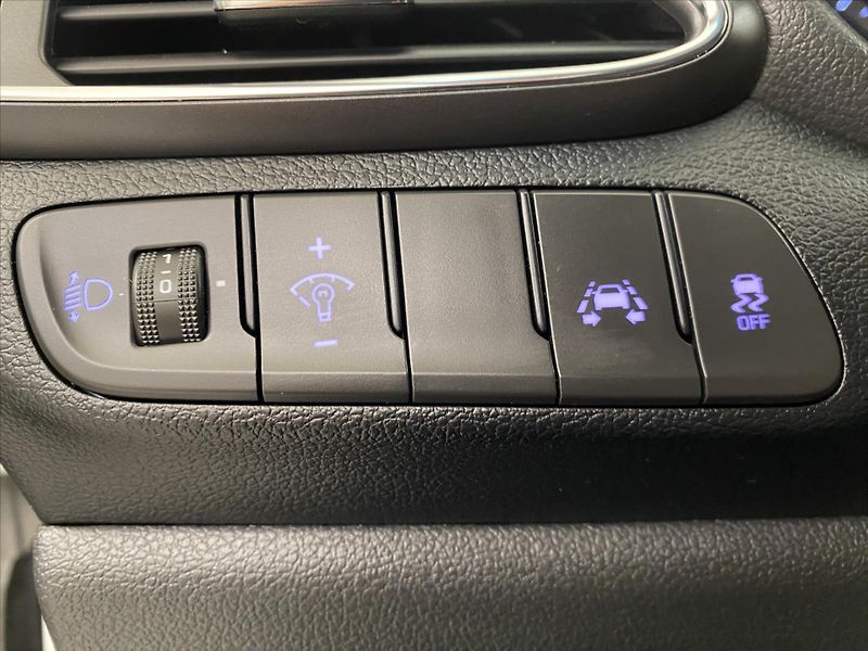 Hyundai i30 1,6 CRDi 81 kW Navi - fotka 13 z 24