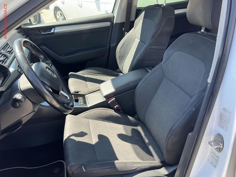 Škoda Superb (2016) 2.0 TDi, ČR, DSG, bixen - fotka 9 z 19