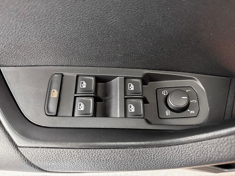 Škoda Karoq 1.5TSI DSG SPORTLINE EXCLUSIVE - fotka 22 z 26