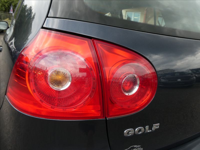 Volkswagen Golf 1,4 i16V serviska,ČR,2.majitel - fotka 11 z 49