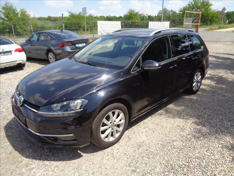 Volkswagen Golf (2018) 1,4 tsi - fotka 10 z 17