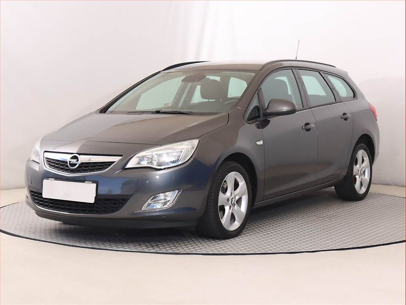 Opel Astra (2012) 1.7 CDTI, Serv.kniha, Tempomat - fotka 2 z 17