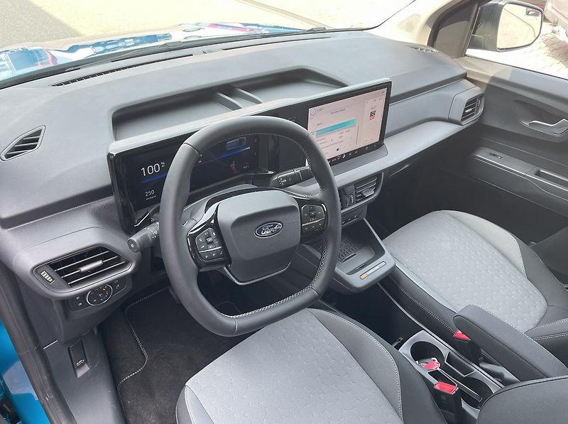 Ford Tourneo Courier Titanium, Tourneo, 43 kWh Elek - fotka 15 z 24
