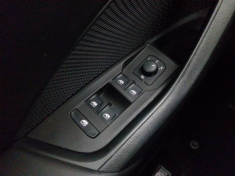 Škoda Octavia (2023) Ambition 2.0 TDI, ČR,1.maj - fotka 17 z 19