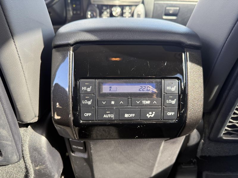 Toyota Land Cruiser 2.8 D-4D AT AWD 150kW Executiv - fotka 25 z 25