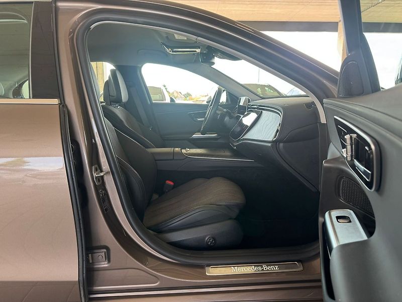 Mercedes-Benz Třídy E E 220d 4MATIC - fotka 17 z 20