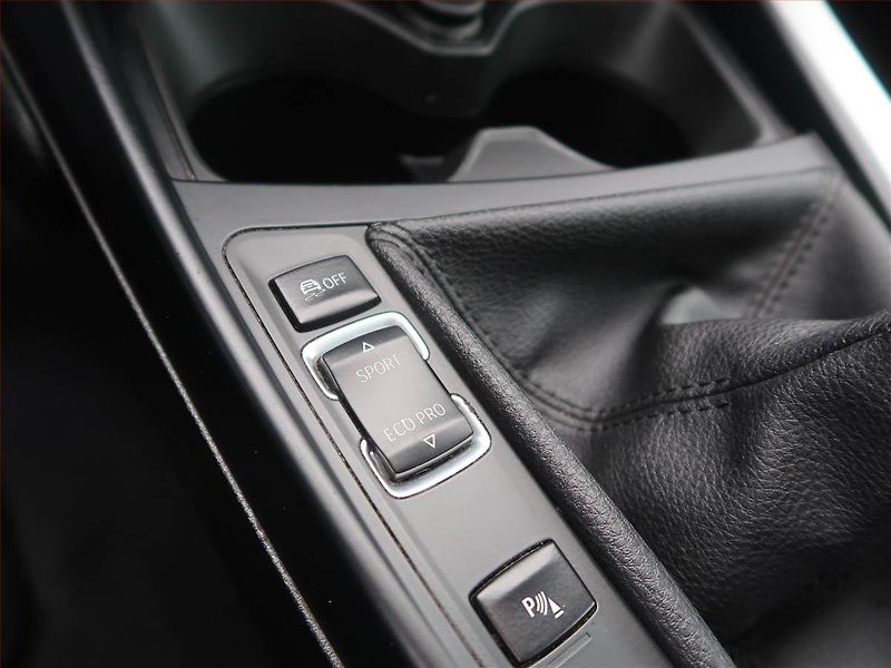 BMW Řada 2 (2015) Sport Line 218d, Navi - fotka 16 z 17