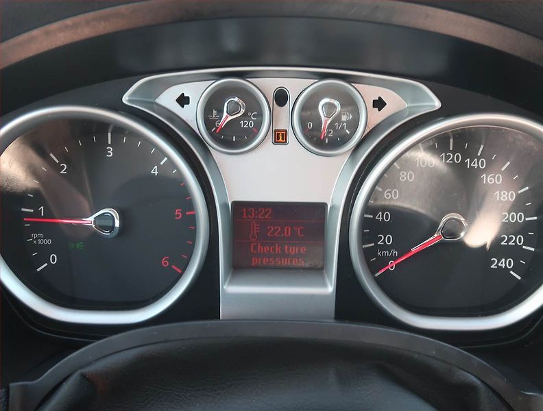 Ford Kuga (2009) 2.0 TDCi, 4X4 - fotka 11 z 16