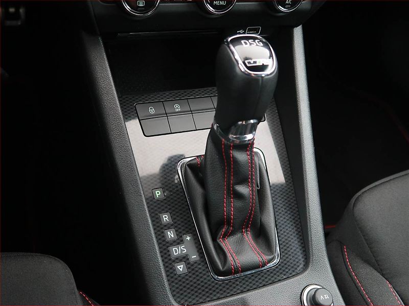 Škoda Octavia (2018) RS 2.0 TSI, Automat, Navi - fotka 13 z 23