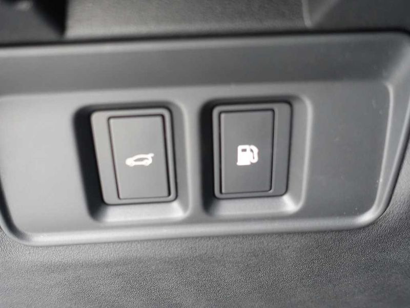 Land Rover Discovery Sport 1,5 R-Dynamic SE P300e - fotka 36 z 42