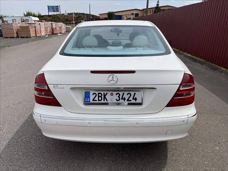 Mercedes-Benz Třídy E 3,2 i E320 AUT 165KW 4MATIC AC - fotka 7 z 34