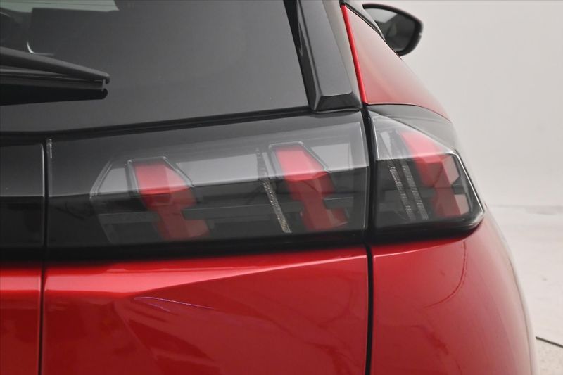 Peugeot 2008 1,2 96 kW PureTech EAT8 Záruka - fotka 29 z 30