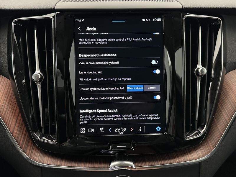 Volvo XC60 T8 AWD RECHARGE BRIGHT PLUS  - fotka 39 z 46