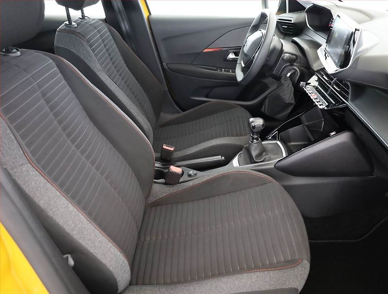 Peugeot 208 (2023) 1.2 PureTech, ČR,1.maj - fotka 7 z 17