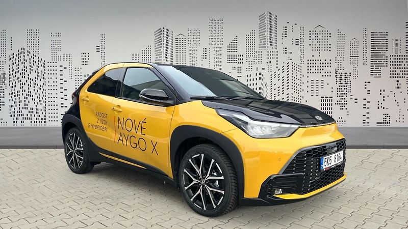 Toyota Aygo 1,5 Hybrid e-CVT GR Sport + 5 - fotka 3 z 8
