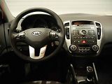 Kia Ceed (2010) 1.6 CRDI, 2.maj,ČR, AC, temp. - náhled 11