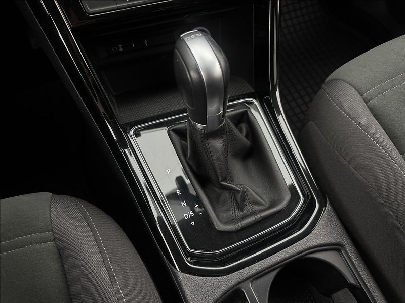 Volkswagen Touran 2,0 110kW DSG 5-MÍST TAŽNÉ ČR - fotka 23 z 41