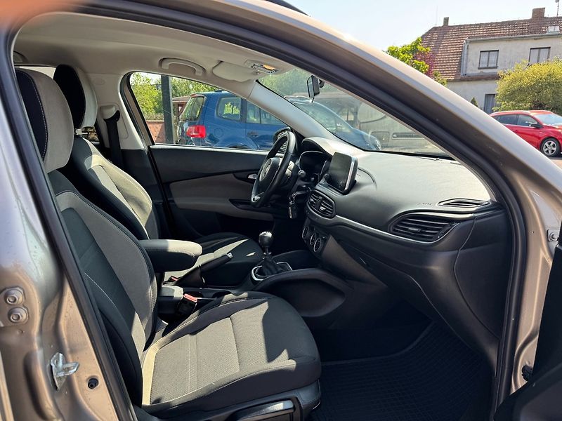 Fiat Tipo (2017) 1.6 MujtiJet 88kW - fotka 25 z 31