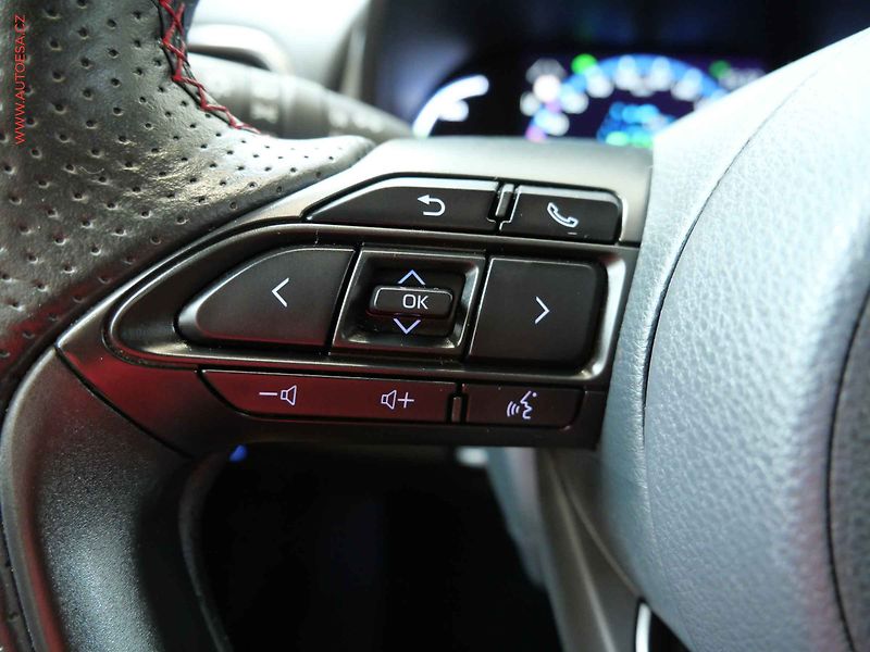 Toyota Yaris Cross (2023) 1.5e-CVT, 1.maj,ČR, AT, LED - fotka 15 z 23