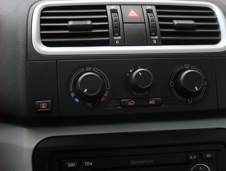 Škoda Roomster (2006) Comfort 1.4 16V - fotka 14 z 17
