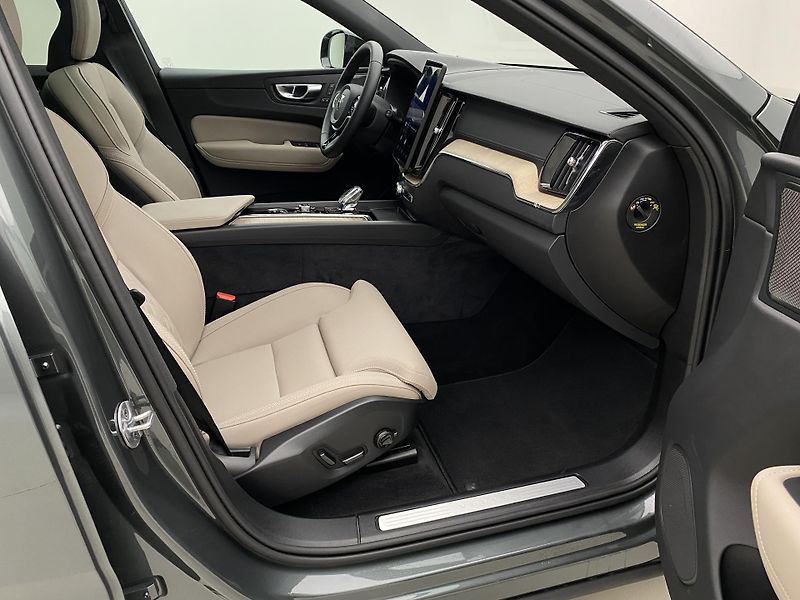 Volvo XC60 T8 AWD RECHARGE ULTRA DARK CZ - fotka 25 z 69