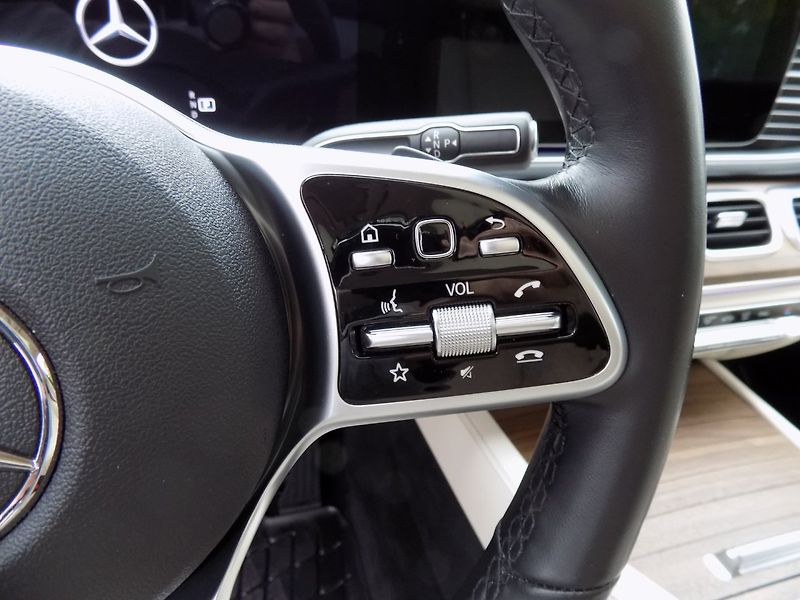 Mercedes-Benz GLE (2022) 400d/AMG-Line/4-M/Full-Led/ - fotka 29 z 47