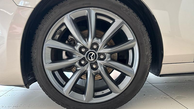 Mazda 3 (2023) 2.0 G122 Plus PO 1. MAJITELI - fotka 8 z 22