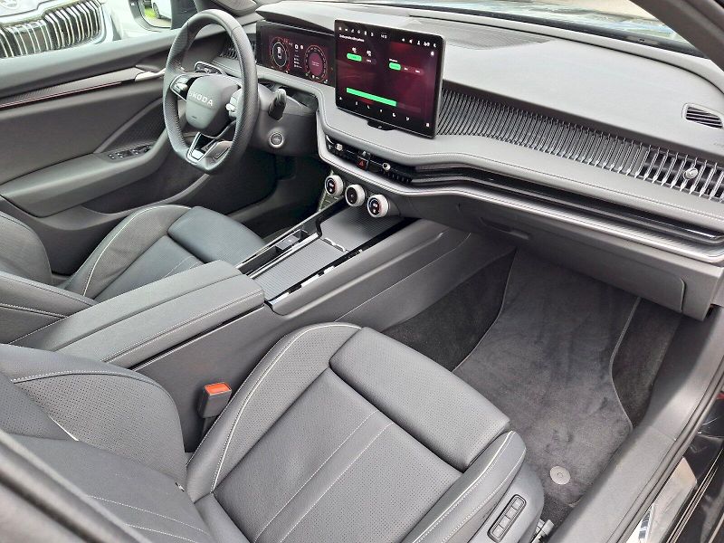 Škoda Superb (2025) iV SportLine DSG 1,5TSi 150kW - fotka 14 z 35