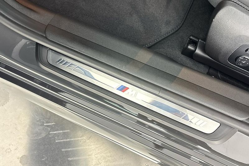 BMW Řada 3 řady 3 | 330d xDrive - fotka 16 z 24