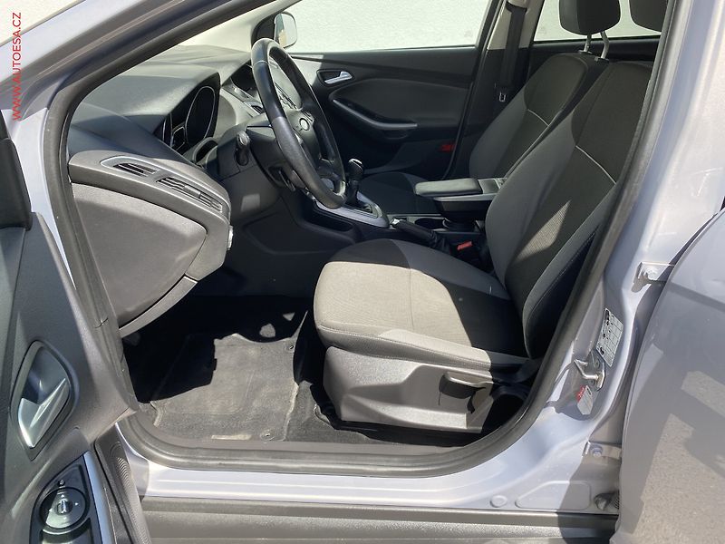 Ford Focus (2011) 1.6i, AC, temp, tažné - fotka 9 z 17