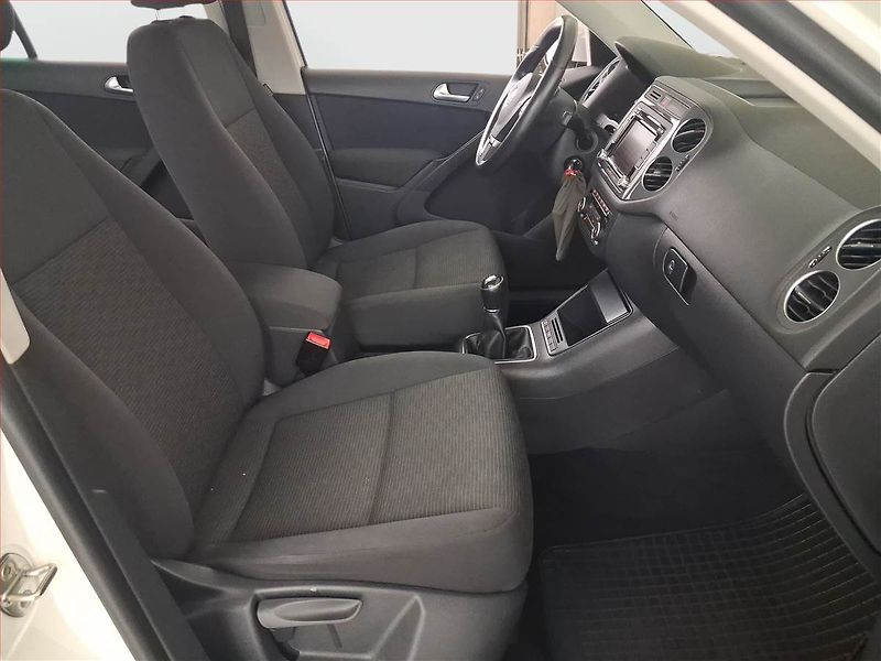Volkswagen Tiguan (2014) 1.4 TSI, Serv.kniha - fotka 9 z 16