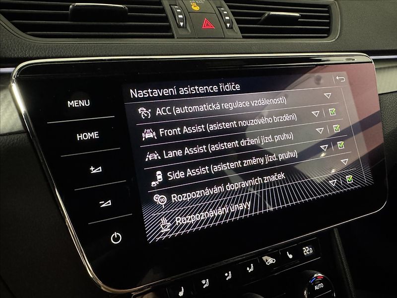 Škoda Superb 2,0 TDi  Sportline LED Virtual - fotka 28 z 48