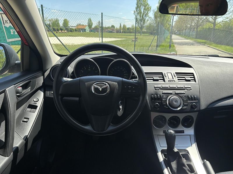 Mazda 3 1.6 CE - fotka 20 z 27