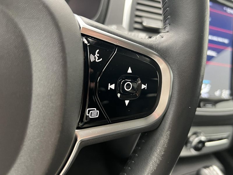 Volvo XC90 D5 AWD MOMENTUM CZ - fotka 22 z 33