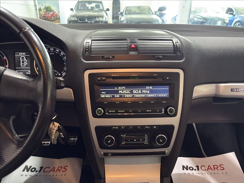 Škoda Octavia 1,8   TSI SCOUT NOVÝ MOTOR 0KM - fotka 23 z 37