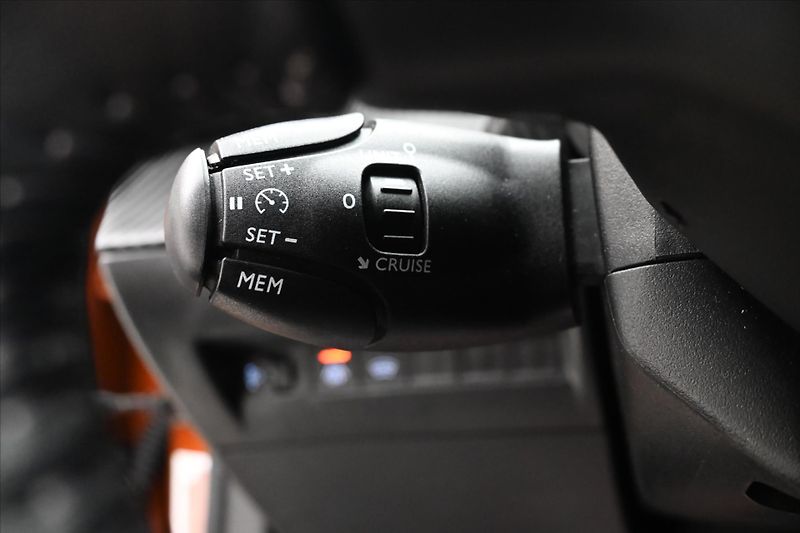 Peugeot 2008 1,5 BlueHDi 81 kW Allure Záruk - fotka 22 z 29